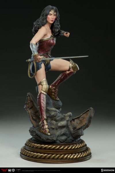 Wonder Woman Premium Format Figure - Batman versus Superman: Dawn of Justice